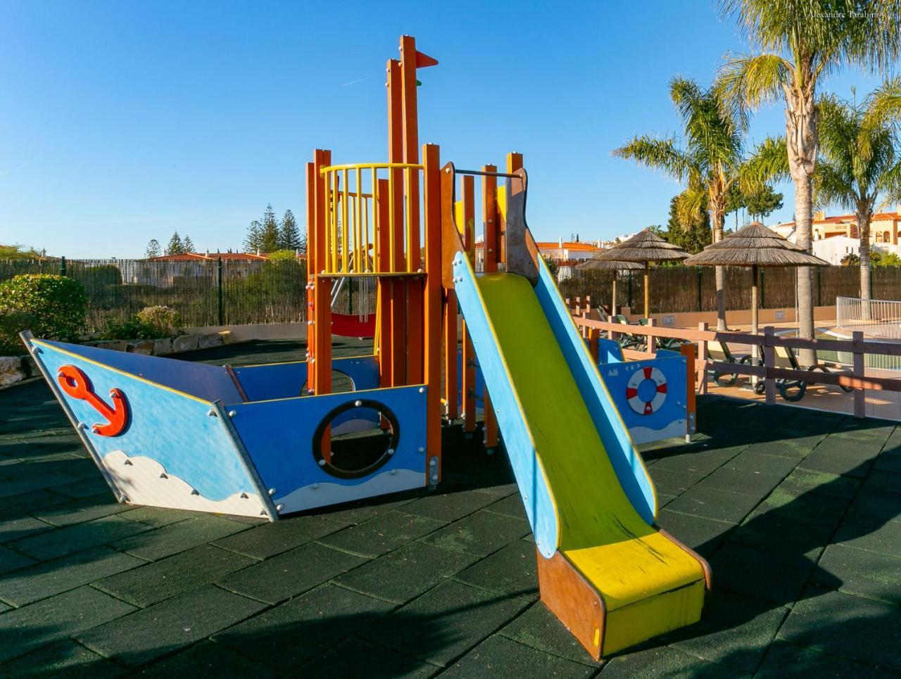 Luzbay Pool Apartments Exterior photo