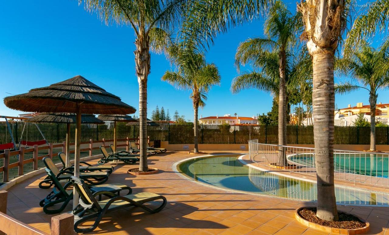 Luzbay Pool Apartments Exterior photo